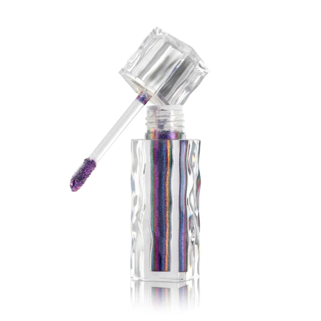 Фиолетовые жидкие тени Multichrome на белом фоне