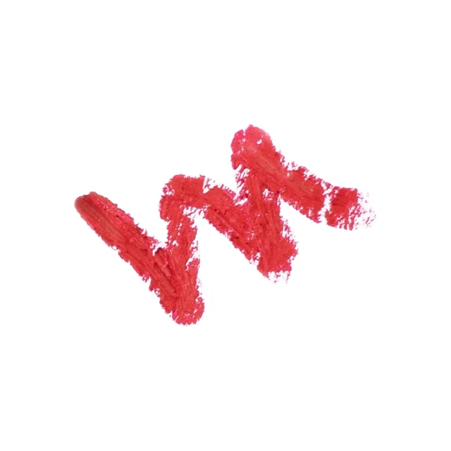 Мазки карандаша для губ красного цвета на белом фоне