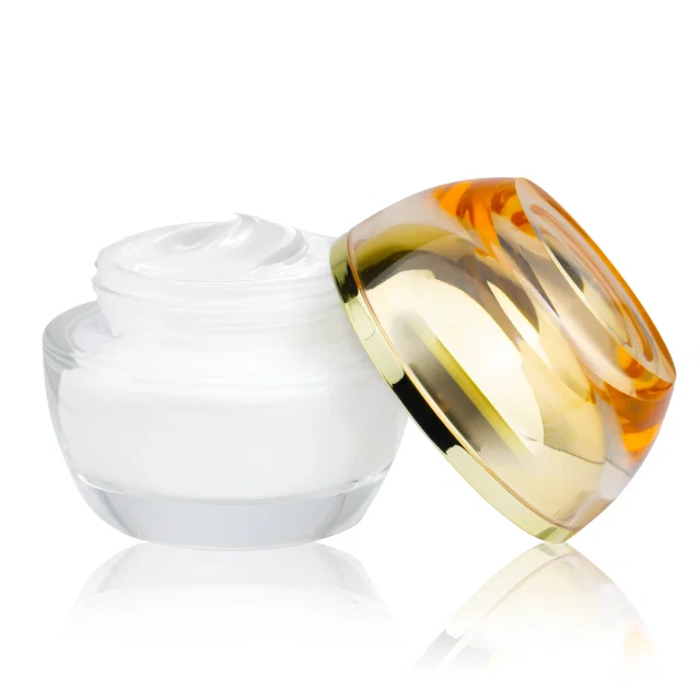 自有品牌面霜保湿霜特写,白色背景